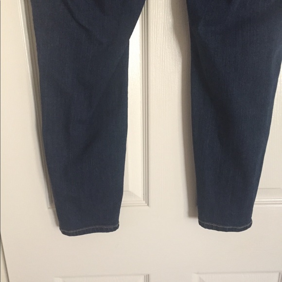 Torrid 16S jeggings distressed - Picture 3 of 7